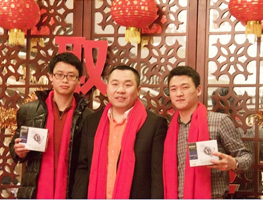 麻豆影院91性欲2012年优秀员工暨2013年年会实况 - 一等奖抽奖：奖品为索尼相机