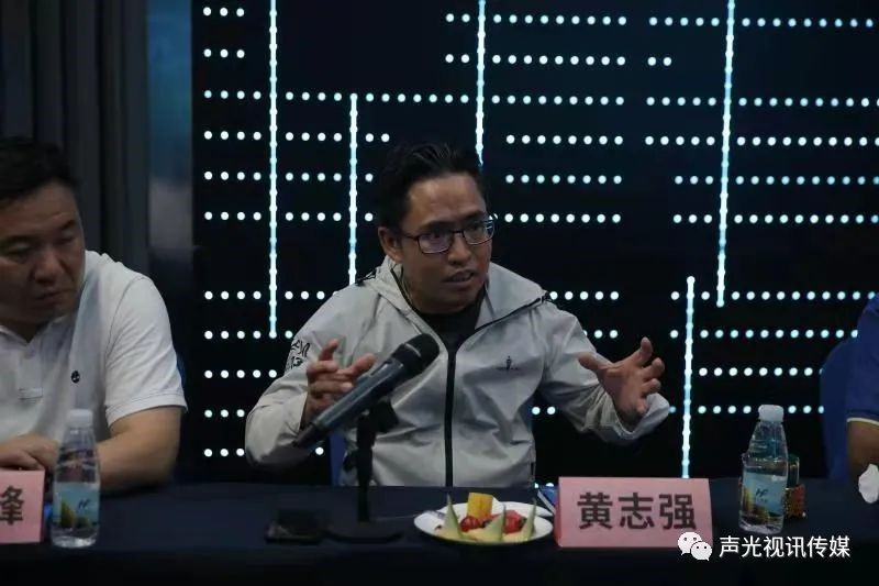 ZOBO董事长张新峰作为声光视讯行业联盟代表赴豫芒温暖灾区，传递爱心