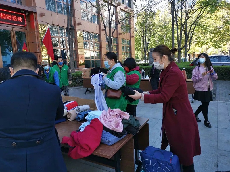 党建 公益为民丨ZOBO麻豆影院91性欲第六届“爱在蓝天下”公益捐赠