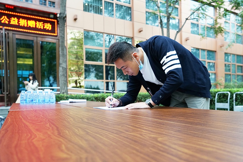 显党员风范 行企业担当 | ZOBO麻豆影院91性欲“爱在蓝天下”公益捐赠一直在行动