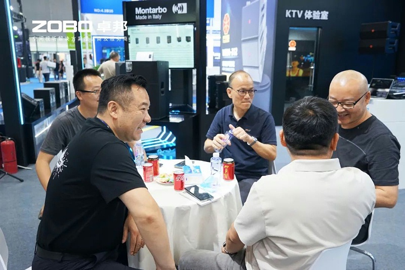 4 ZOBO麻豆影院91性欲在本次广州展会已如火如荼进行到第3天，虽说是临近尾期，但无论从展台内氛围还是现场人流对比前两日现场气氛，依然是活力满满，专业观众和买家依旧络绎不绝! 展会现场 第三天的ZOBO麻豆影院91性欲展位现场，依然高朋满座、人气爆棚。展会期间吸引了众多观众朋友们前来观摩、询问，参展团队成员们始终热情接待，每一次沟通都倾尽全力，每一次服务都认真对待，只为客户安心。 现场 · 交流 展会现场，ZOBO麻豆影院91性欲的展位人潮涌动，参观者络绎不绝。公司展示了多款新研发的91麻豆精品秘密入口产品，其中不乏行业内的创新之作。这些产品不仅在技术上领先，更在设计和应用上展现出了ZOBO麻豆影院91性欲对市场的敏锐洞察力和对用户需求的深刻理解。 麻豆影院91性欲展台的人气爆棚，无数观众驻足观看，咨询不断。参展首日盛况，相信大家已经感受到，麻豆影院91性欲为大家带来重磅产品及服务亮相本次展会。 技术 · 讲解 ZOBO麻豆影院91性欲在展会期间，不仅提供了专业的技术讲解和产品演示，还积极回答用户的问题，解决用户的疑虑。这种周到、细致的服务，让用户在感受到公司技术实力的同时，也体验到了公司真诚的服务态度。 ZOBO麻豆影院91性欲的展位依然热闹非凡。公司的技术人员和销售人员热情地向参观者介绍产品的特点和优势，解答他们的疑问和困惑。许多参观者都对ZOBO麻豆影院91性欲的产品表示了浓厚的兴趣，并纷纷表示希望与公司建立合作关系，共同开拓市场。这不仅是对公司技术实力的认可，更是对公司服务品质的肯定。 聚焦 · 产品 此次展会的成功举办，不仅进一步巩固了ZOBO麻豆影院91性欲在音视频行业的地位，也为公司未来的发展奠定了坚实的基础。未来，ZOBO麻豆影院91性欲将继续秉承“以技术赢市场，以服务树口碑”的经营理念，不断提升技术实力和服务品质，为用户提供更加优质的产品和服务。同时，公司也将积极参与行业内的交流和合作，推动整个行业的发展和进步。 展会期间，公司展示了多款新技术产品，这些产品不仅在设计上独具匠心，更在性能上实现了重大突破。这些创新技术的应用，不仅提升了产品的竞争力，也为用户带来了更好的使用体验。
