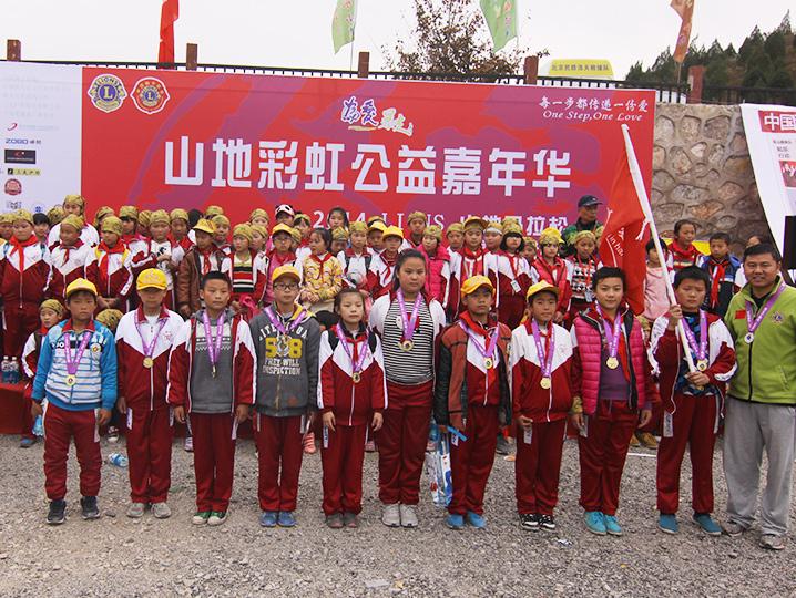 以爱之名，贴地疾行