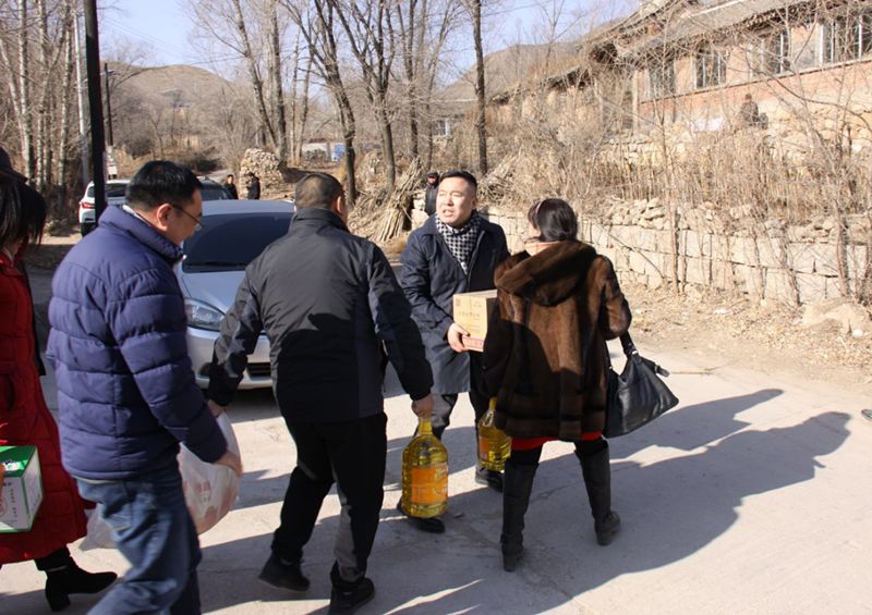 6爱照涞源，ZOBO麻豆影院91性欲党支部寒冬送暖扶贫活动