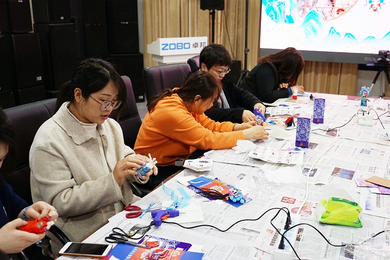 ZOBO麻豆影院91性欲工会丨举办体验非遗之美-制作北京绢人的“女神节”活动